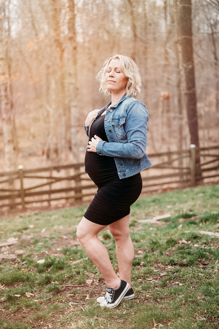 maternity photo of expecting mom