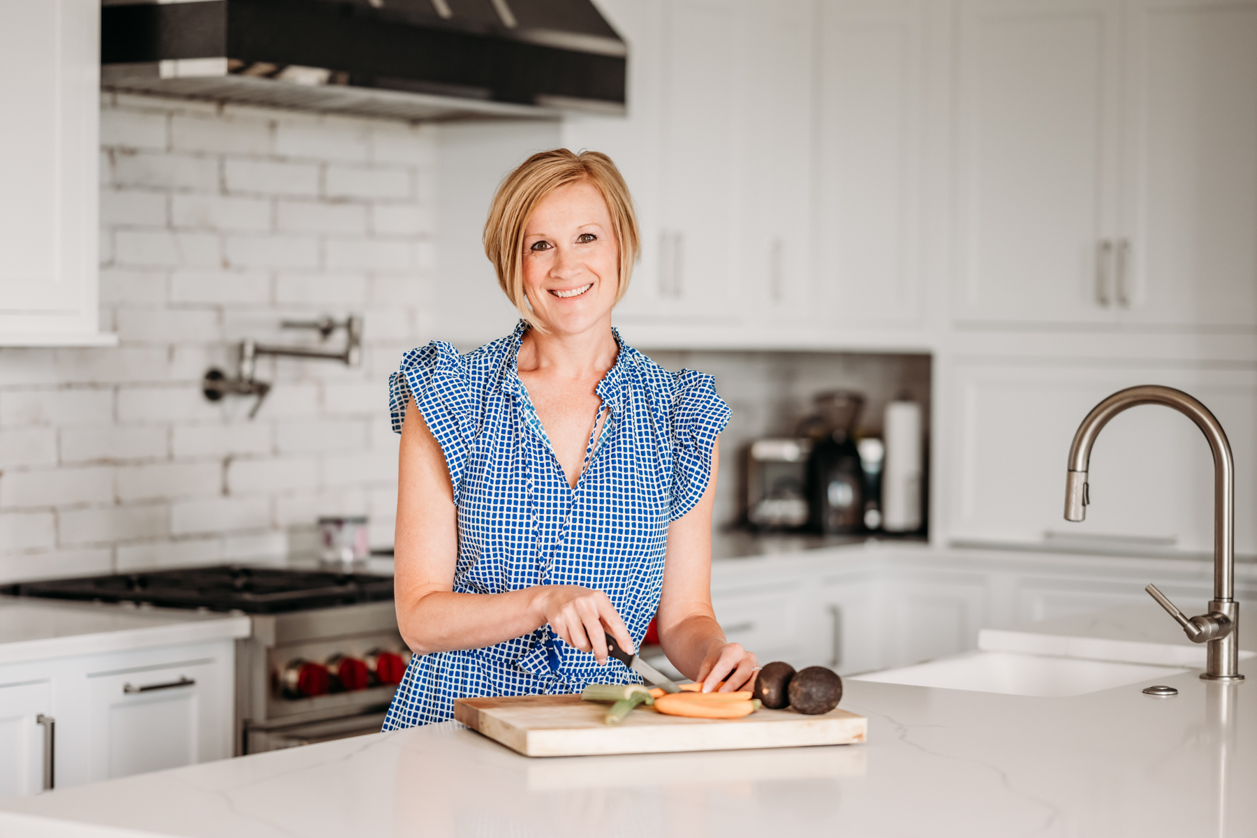 Casual dietician and nutritionist headshot and brand photography by Jenny Sessoms in North Virginia.
